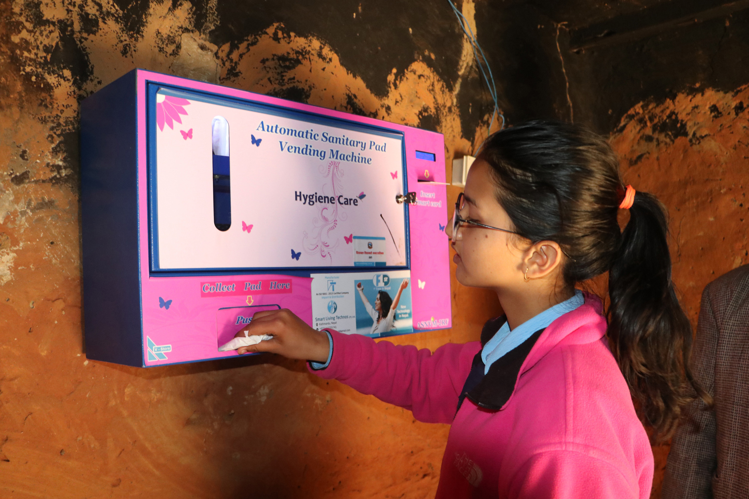 Автоматы по продаже гигиенических прокладок установят в более чем 1000 школ Индии
