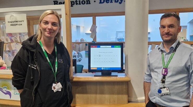 Онкоцентр в Уэльсе внедрил интерактивный киоск саморегистрации пациентов 