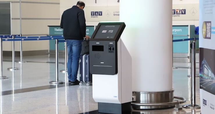 В международном аэропорту Тбилиси установлены киоски саморегистрации