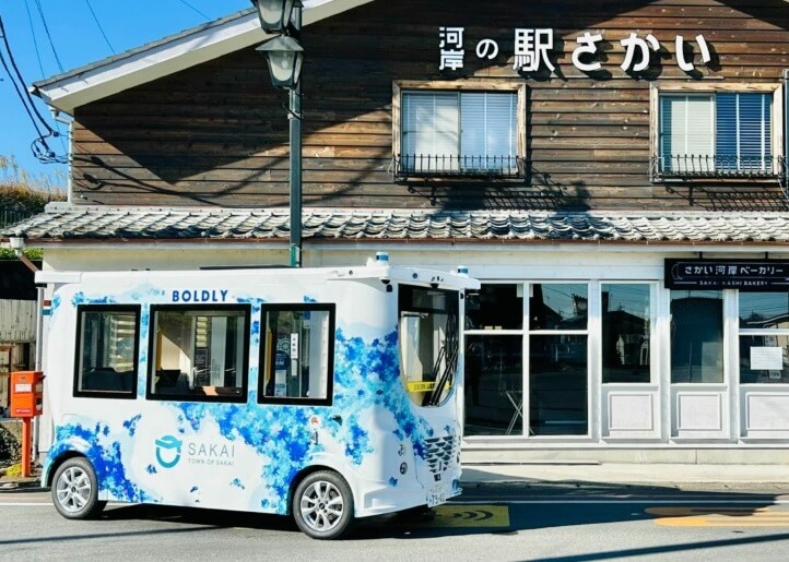 В японском городе Сакаи тестируют беспилотные шаттлы «MiCa»