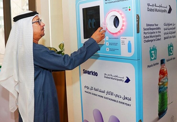 Дубай установил фандоматы для сбора 60 тонн пластиковых бутылок