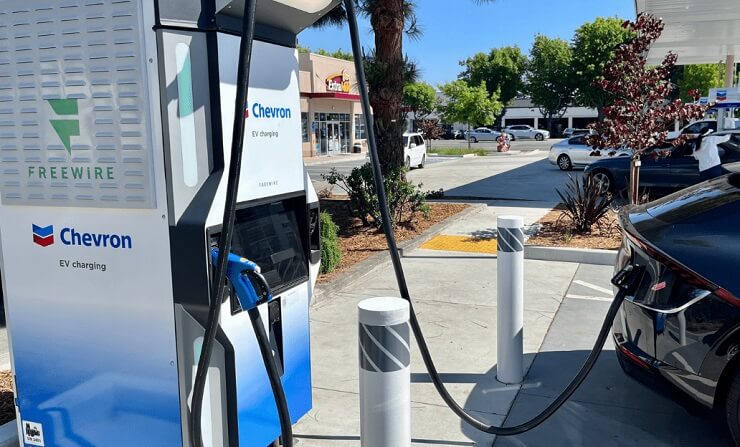Chevron установит зарядные станции для электромобилей FreeWire Technologies
