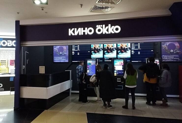 Киоски по продаже билетов SFOUR используются в кинотеатре Кино Okko Афимолл Москва Сити