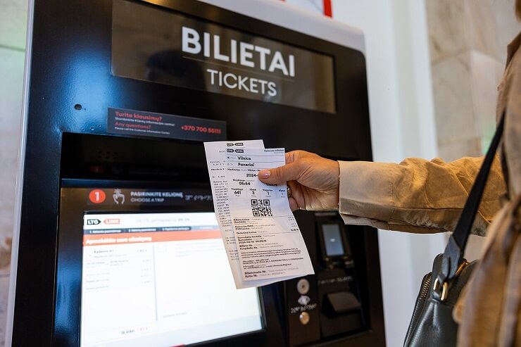 На ж/д вокзалах Литвы установили билетные автоматы