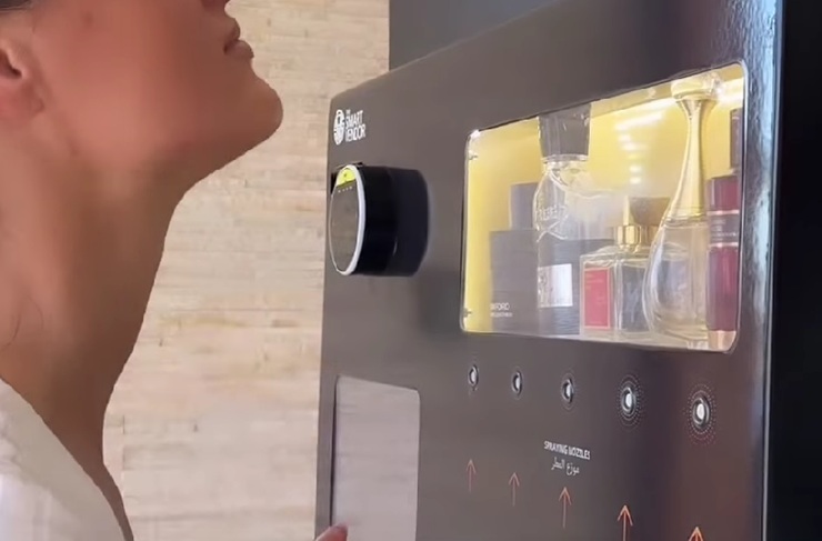 Красноярские студентки разрабатывают парфюмерный вендинг автомат