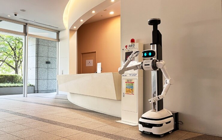 Робот Ugo Pro охраняет жилой комплекс «Plaza Tower Kachidoki» в Японии