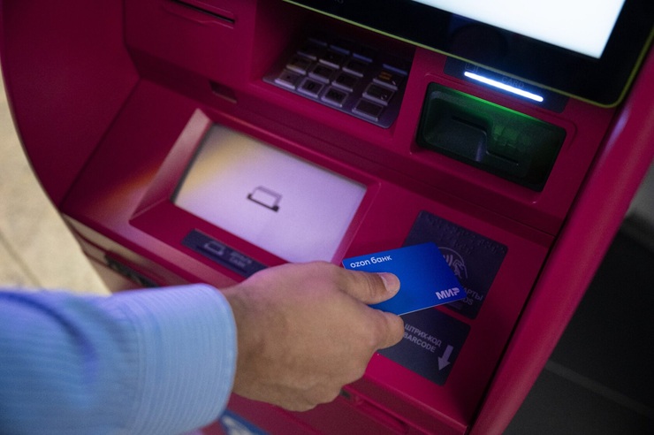 Расширение сети банкоматов: «Ozon Банк» интегрируется с гипермаркетами «Ашан»