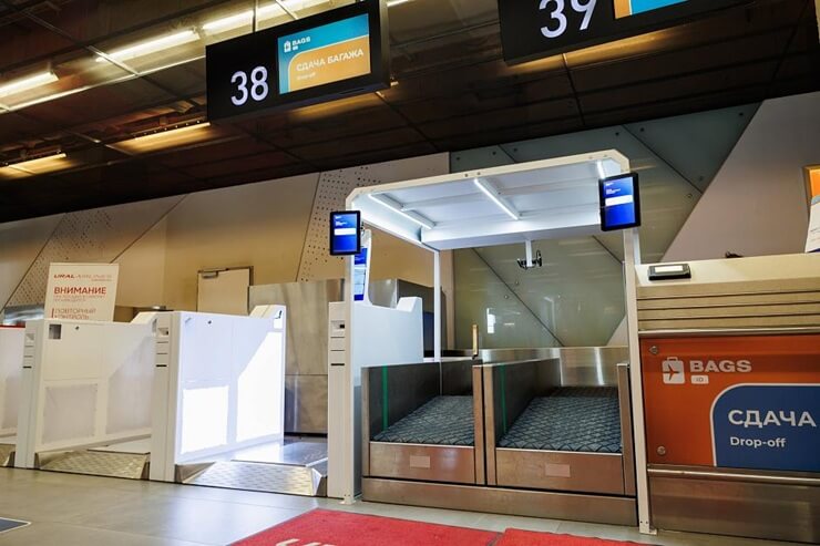 Система саморегистрации багажа в Кольцово научилась регистрировать пассажиров на рейс и распечатывать посадочные талоны