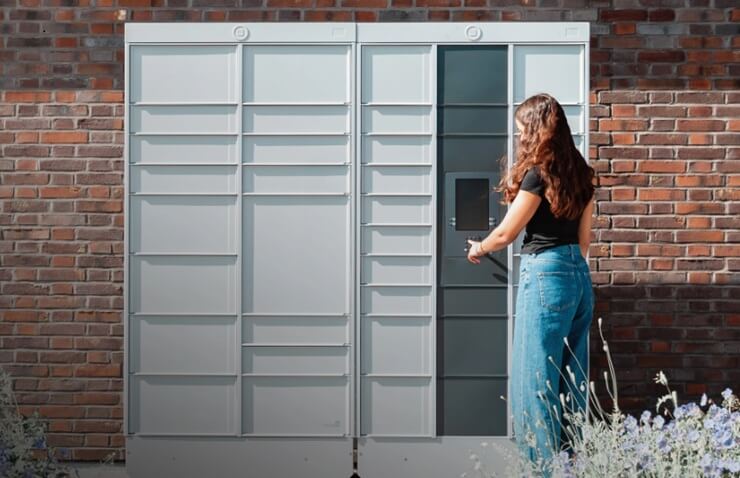 SwipBox ускоряет свою глобальную экспансию с помощью постаматов с экранами