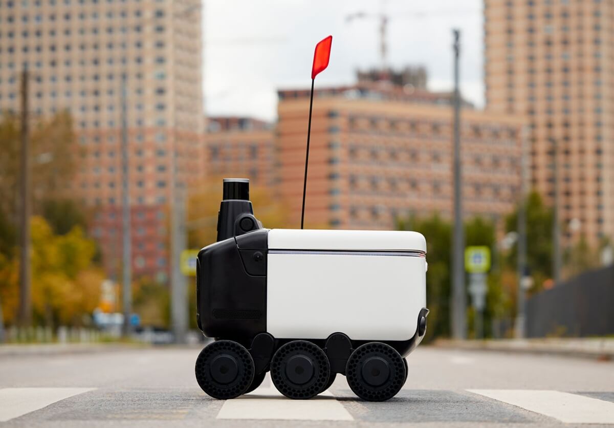 Яндекс наладит серийный выпуск роботов-курьеров нового поколения