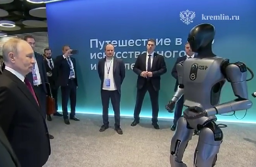 Сбер показал первого ИИ-робота собственной разработки