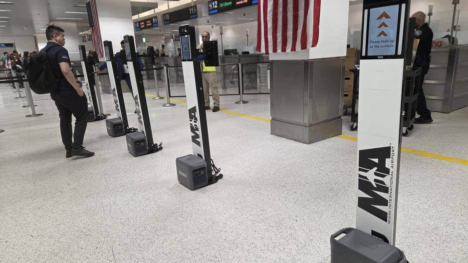 Аэропорт Майями установил 12 биометрических камер на трех пунктах паспортного контроля