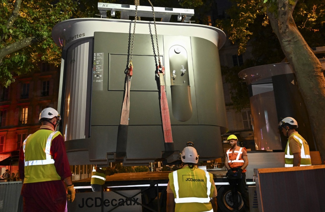 В Париже завершился запуск крупнейшей в мире сети самоочищающихся общественных туалетов
