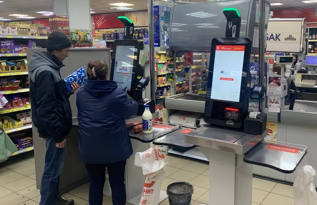 47% россиян предпочитают оплачивать покупки на кассах самообслуживания