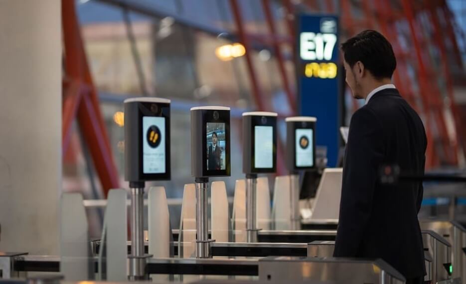 Международный аэропорт Техо внедряет терминалы сдачи багажа и киоски саморегистрации 