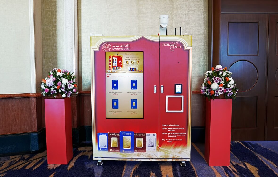 В ОАЭ представили первый в мире банкомат с поддержкой финтеха для хранения золота