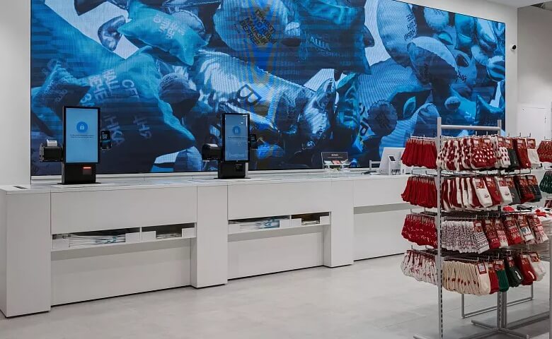 Флагманский магазин Befree оборудовали кассами самообслуживания