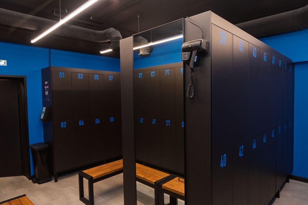 Интеллектуальные шкафчики LockerBox установлены в раздевалках Racketspace