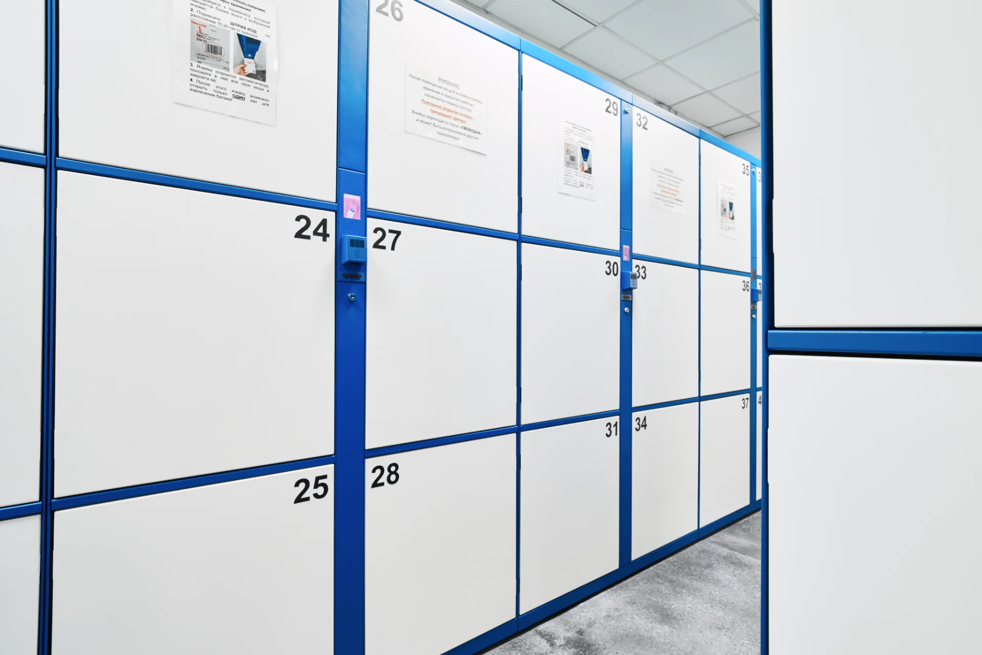 Платные автоматические камеры хранения LockerBox на автовокзале Санкт-Петербурга