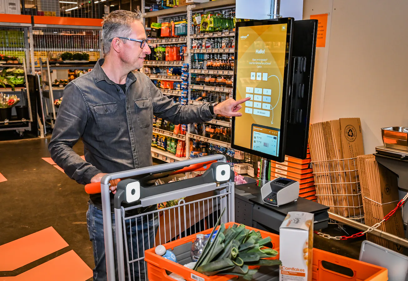 Colruyt расширяет внедрение умных покупательских тележек в Бельгии