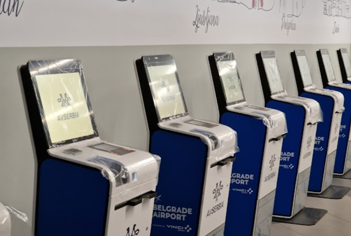Air Serbia установила киоски для регистрации и сдачи багажа