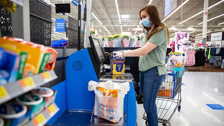 Walmart запретит покупки на кассах самообслуживания товаров с противокражными бирками