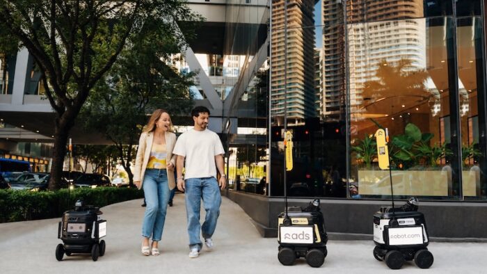 Robot.com превращает автономных роботов в мобильную рекламную сеть