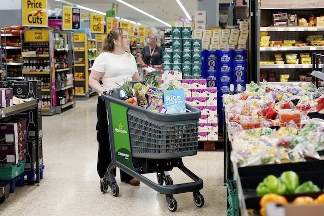 Instacart внедряет умные покупательские тележки Caper Cart в британских магазинах Morrisons