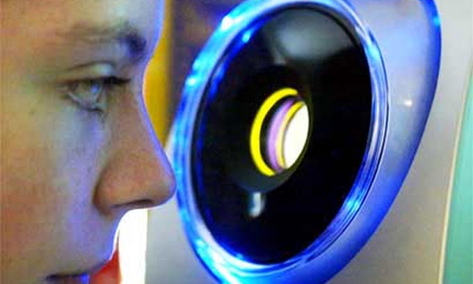 Сканер радужной оболочки глаза будет использоваться западными банками
