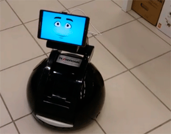 Робот-консультант появился в одном из магазинов электроники г.Кирова