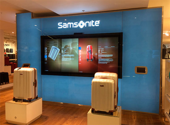Samsonite установил сенсорную видеостену в универмаге Лондона