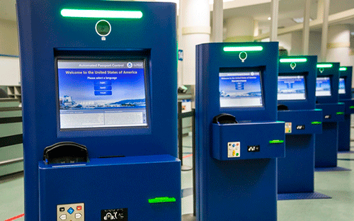 Киоски автоматизированного паспортного контроля в порту Ванкувера