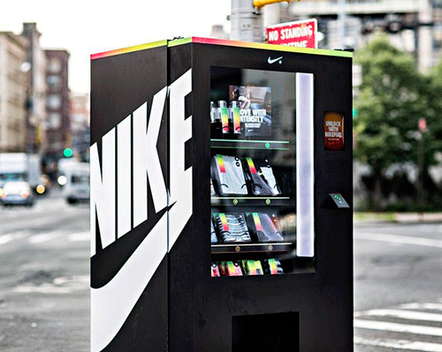 Торговый автомат Nike FuelBox принимает оплату физическими упражнениями