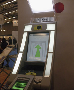 Новые автоматизированные киоски паспортного контроля в аэропорту Абу-Даби