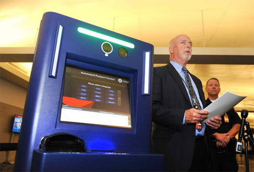 Киоски автоматизированного паспортного контроля появились в аэропорту Детройта