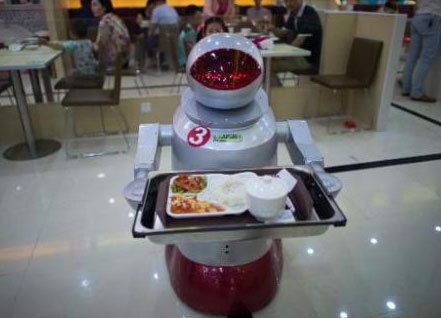 Китайский ресторан принял на работу робо-поваров и робо-официантов
