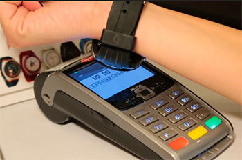 Альфа-Банк представил наручные часы AlfaPay с технологией PayPass