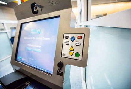 Аэропорт Далласа установит автоматизированную систему паспортного контроля