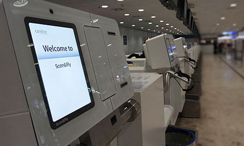 Аэропорт Женевы установил систему самообслуживания проверки багажа