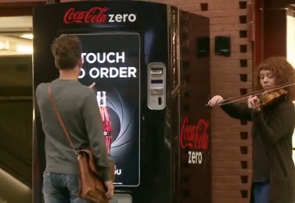 Вендинг автомат Coke Zero раздает билеты на Агента 007