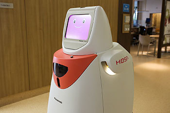 Panasonic поставил автономных роботов HOSPI в сингапурскую больницу