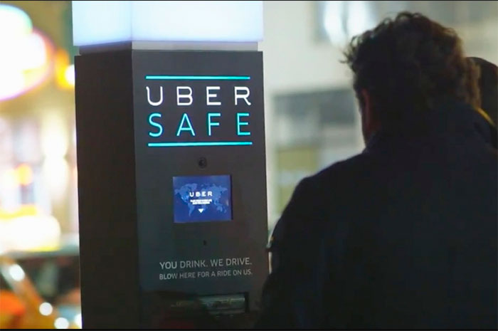 Киоски по заказу такси UBER помогают нетрезвым водителям
