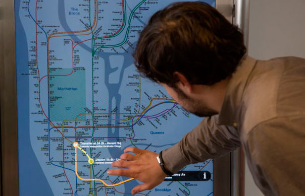 Новые поезда московского метро планируют оборудовать сенсорными экранами 