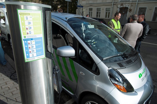 В Москве МОЭСК создает бригаду сервисного обслуживания сети зарядных станций для электромобилей