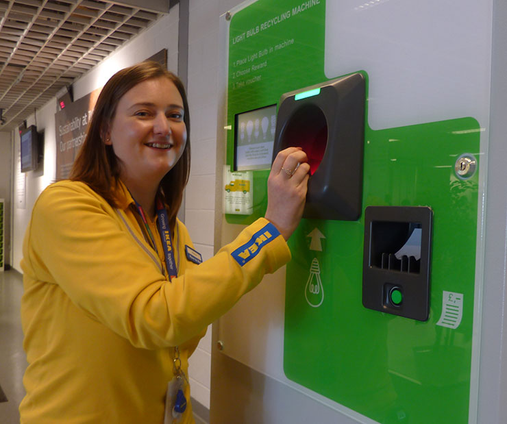IKEA поощряет пользователей утилизационных автоматов