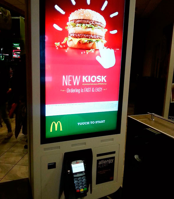 McDonald's активно устанавливает сенсорные киоски для заказа еды в Европе