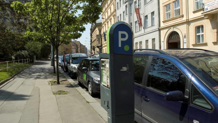 В Праге внедряют новую систему автоматизированной оплаты парковки