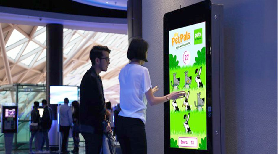 Интерактивные digital signage киоски завлекают покупателей в зоомагазины 