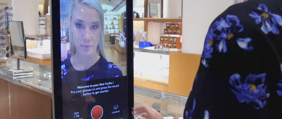 Ритейлер Neiman Marcus внедряет интерактивную технологию Sunglass Memory Mirror для продажи солнцезащитных очков