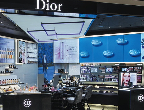 Dior тестирует во Франции новый интерактивный магазин